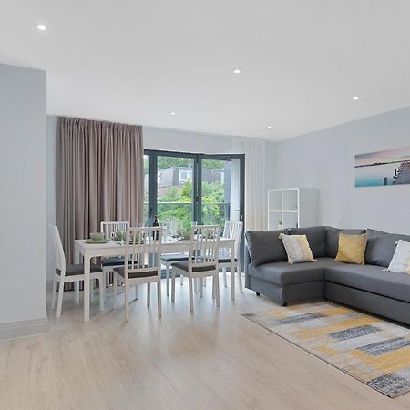 Spacious, 3 Bedroom, 2 Bathroom, Surbiton Екстер'єр фото