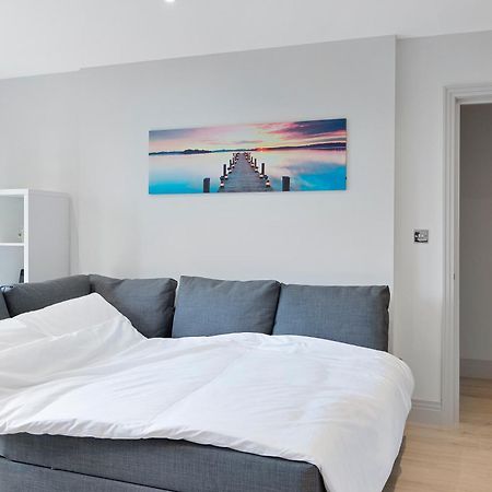 Spacious, 3 Bedroom, 2 Bathroom, Surbiton Екстер'єр фото