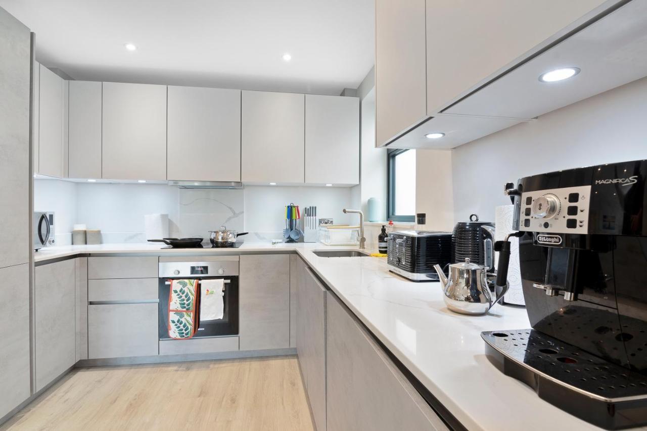 Spacious, 3 Bedroom, 2 Bathroom, Surbiton Екстер'єр фото