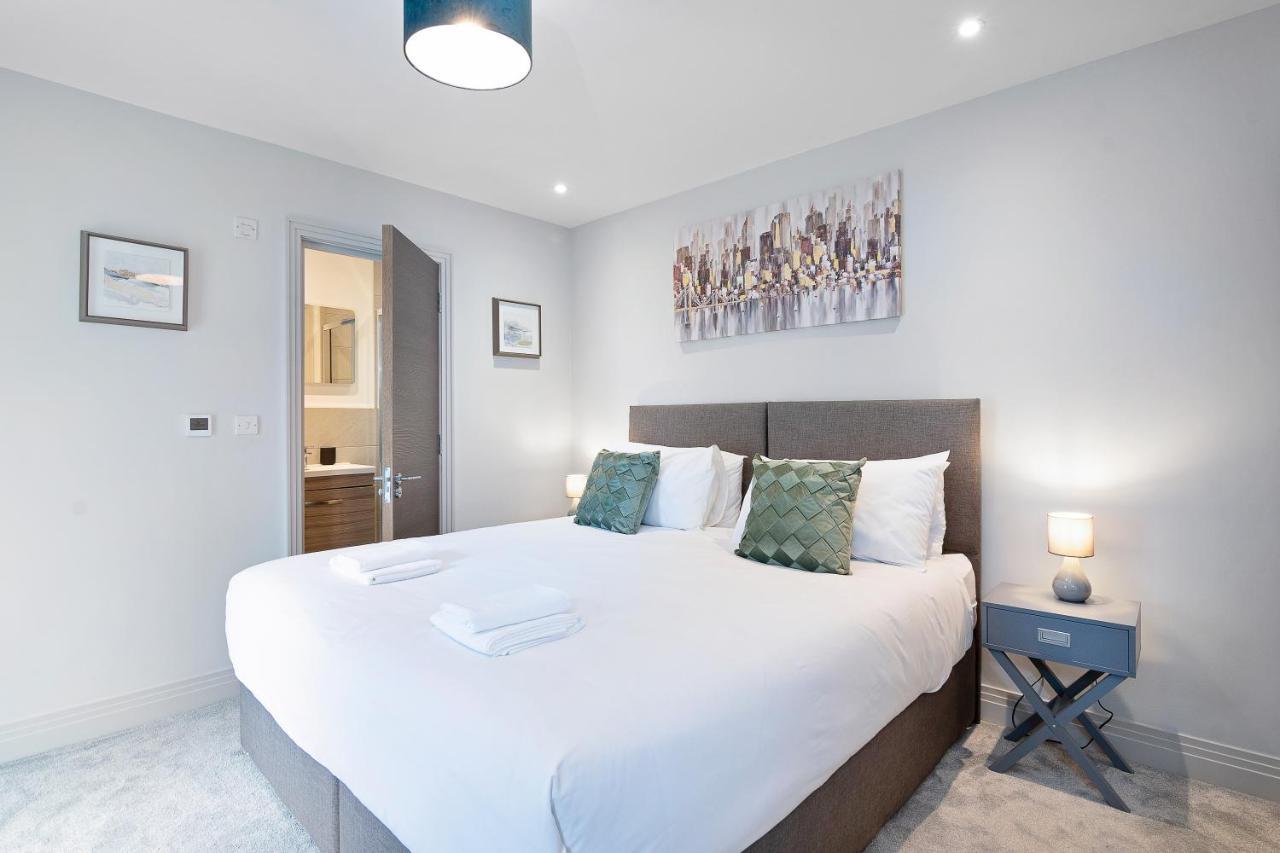 Spacious, 3 Bedroom, 2 Bathroom, Surbiton Екстер'єр фото