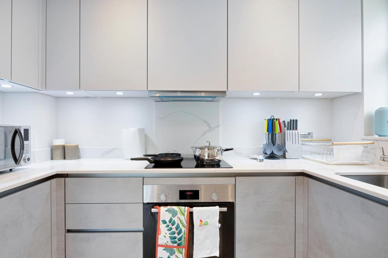 Spacious, 3 Bedroom, 2 Bathroom, Surbiton Екстер'єр фото