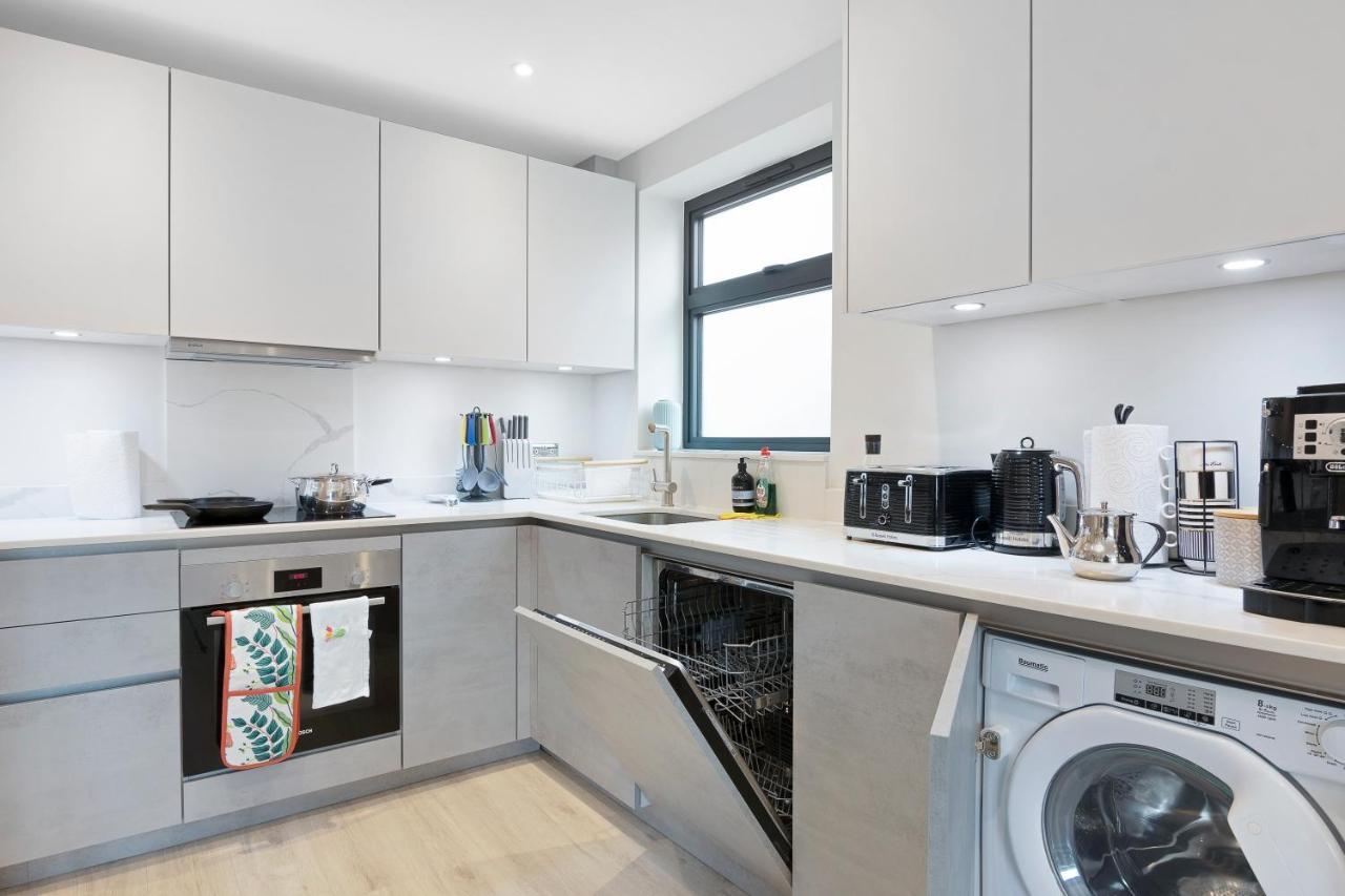 Spacious, 3 Bedroom, 2 Bathroom, Surbiton Екстер'єр фото