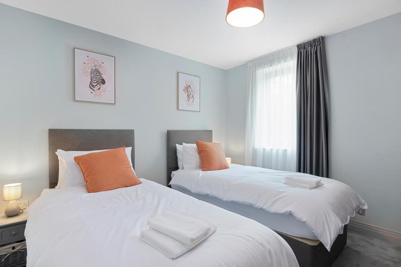 Spacious, 3 Bedroom, 2 Bathroom, Surbiton Екстер'єр фото
